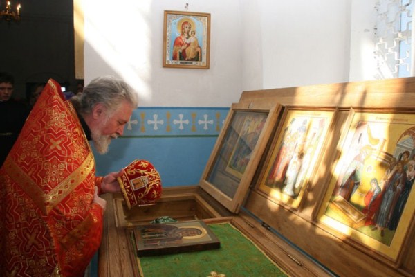 aleksiy-bortsurmanskiy-u-raki-s-moshchami